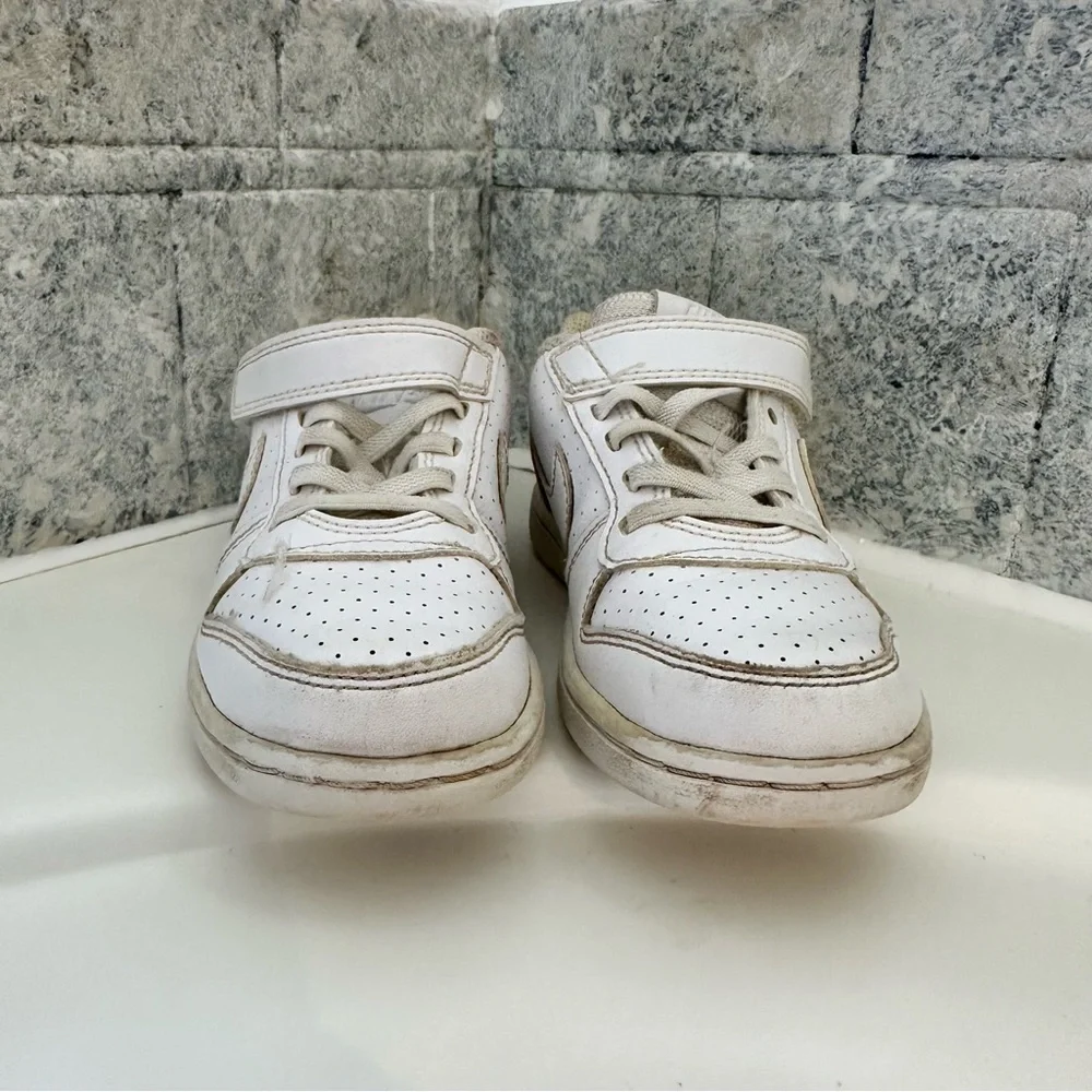 Nike Low White Basketball Shoes Size kids 11C